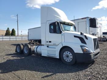  Salvage Volvo Vnl