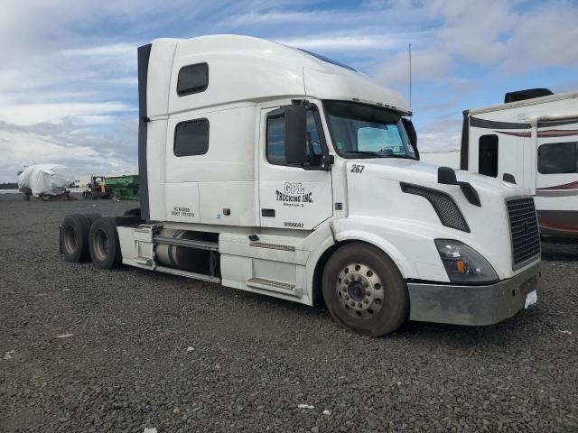  Salvage Volvo Vn