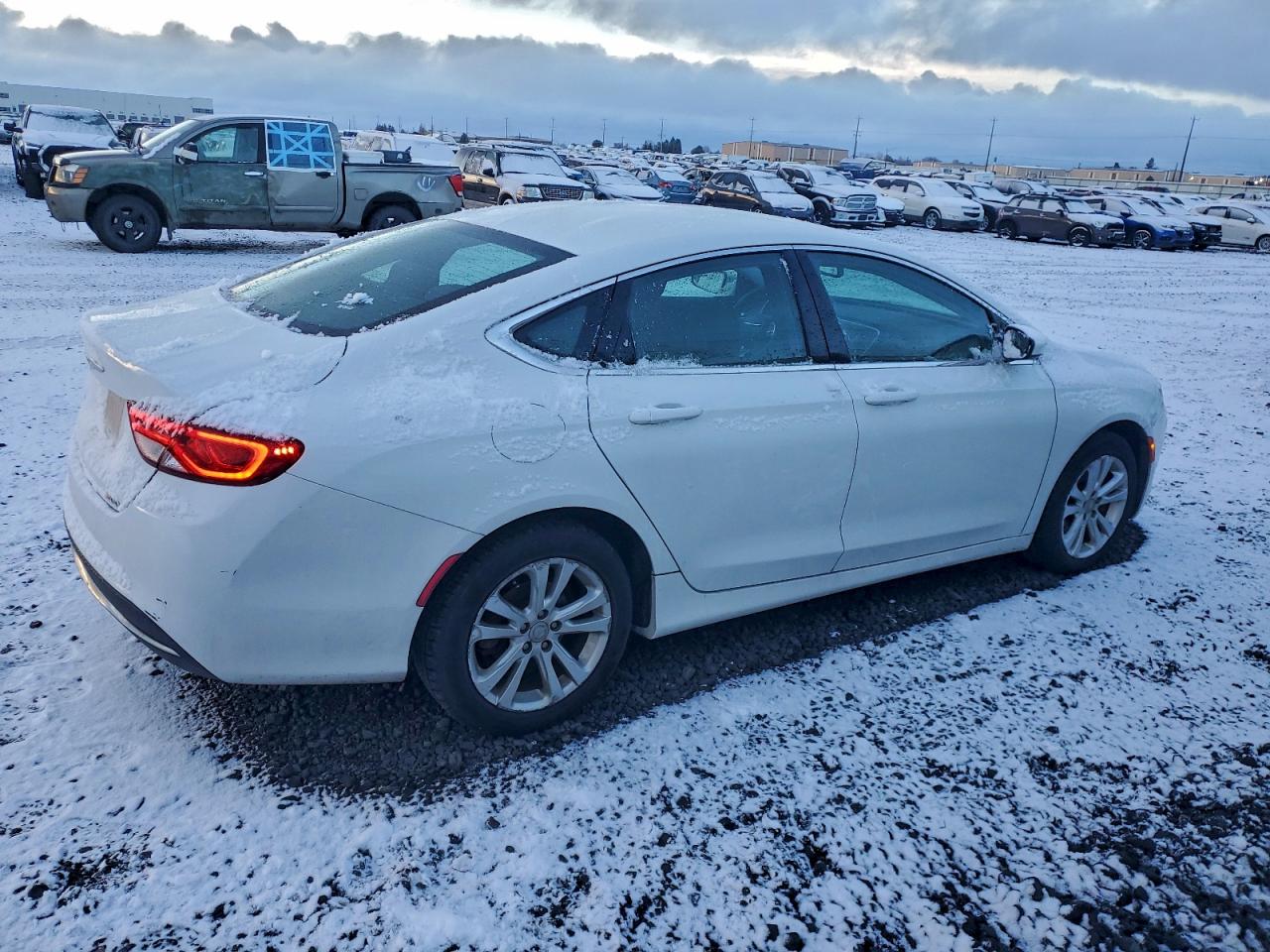 Chrysler 200 Limited Image 3