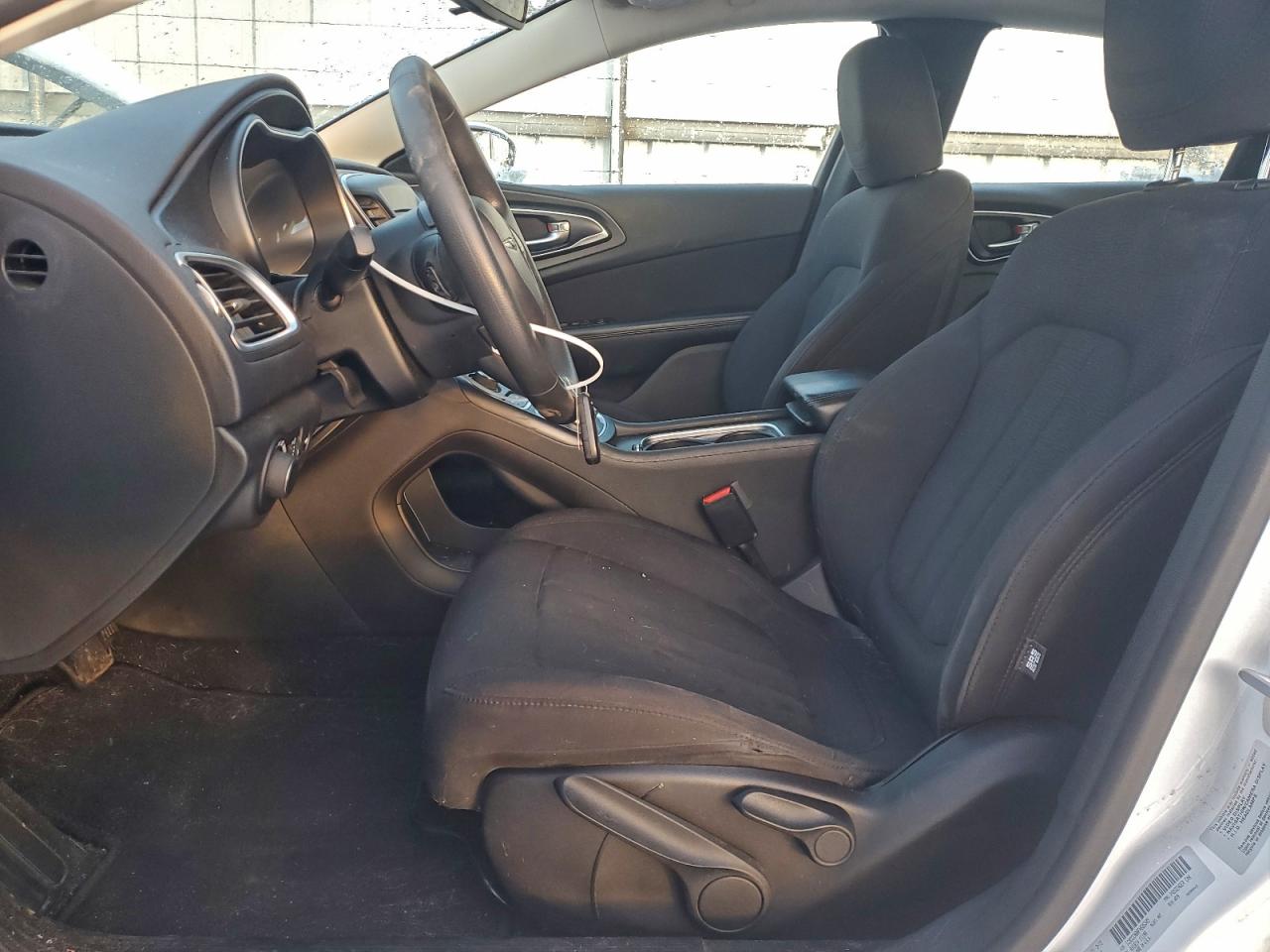 Chrysler 200 Limited Image 6