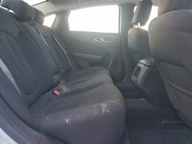 Chrysler 200 Limited Image 11