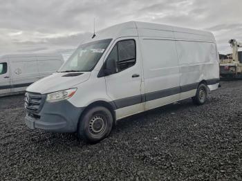  Salvage Mercedes-Benz Sprinter