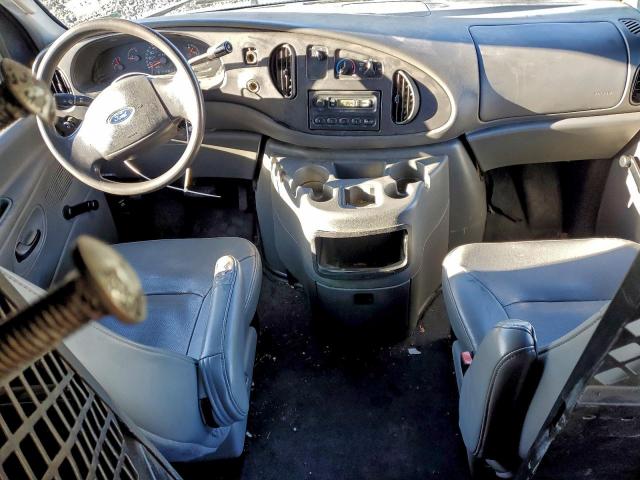 Ford Econoline E250 Van Image 9