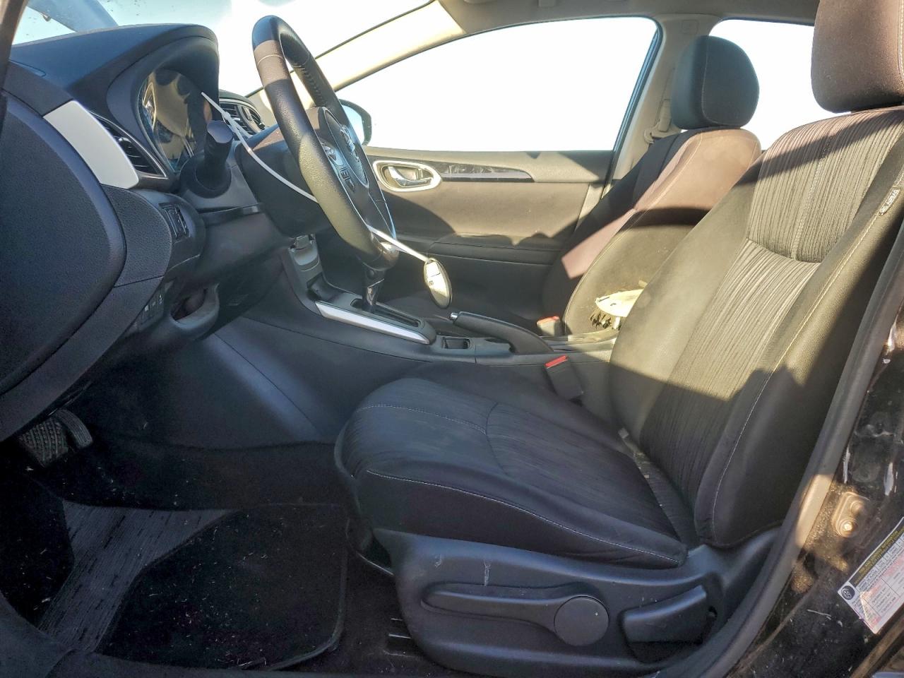 Nissan Sentra S Image 4