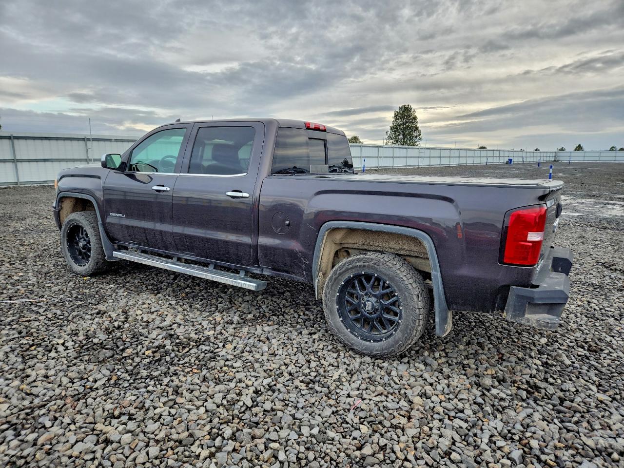 GMC Sierra K1500 Denali Image 2