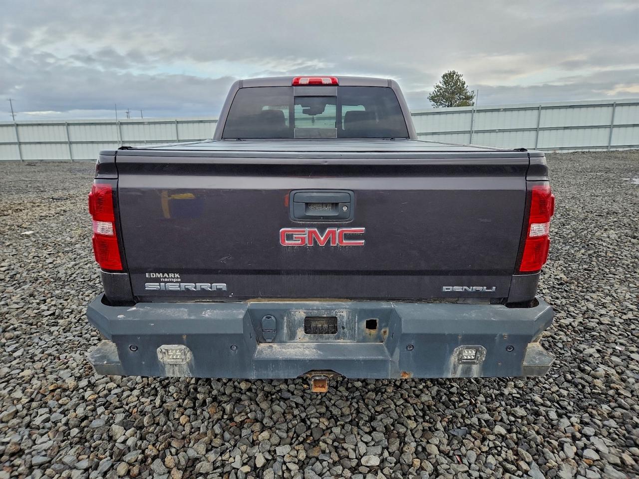 GMC Sierra K1500 Denali Image 8
