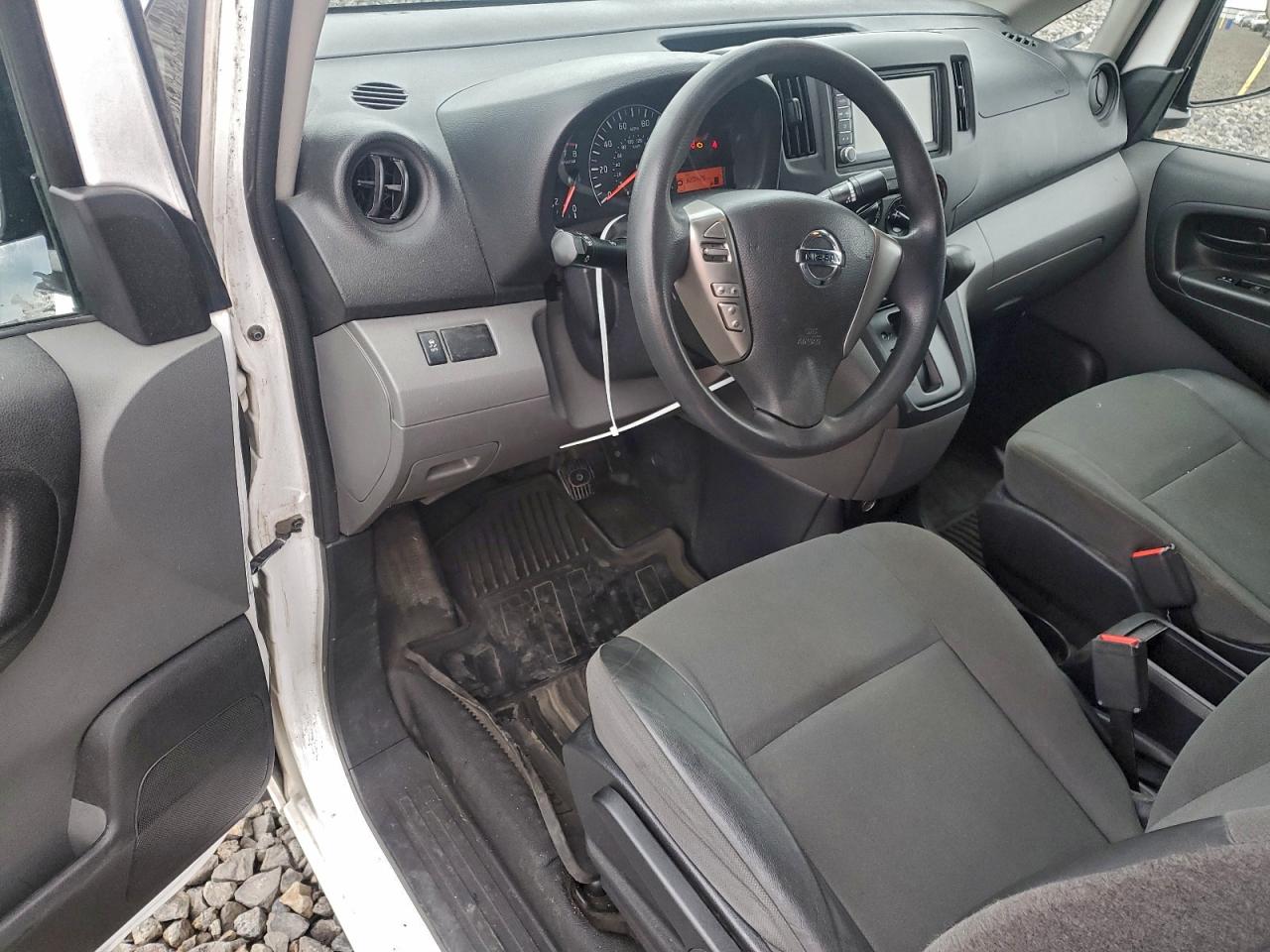 Nissan Nv 2.5s Image 9